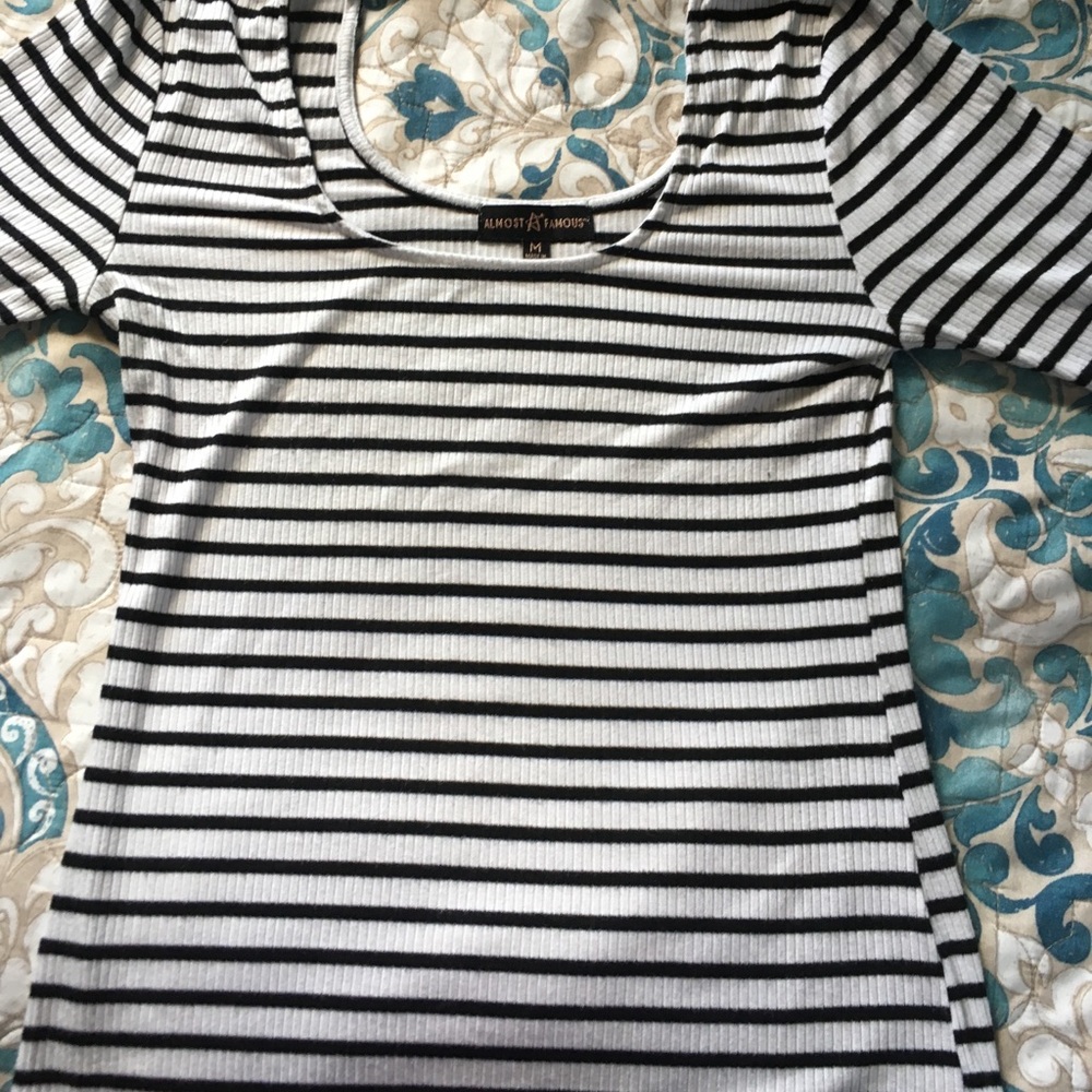 Short sleeve open front&back black and white shirt
